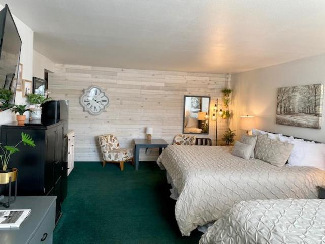 Moose Creek Lodge & Suites Cody Bilik gambar