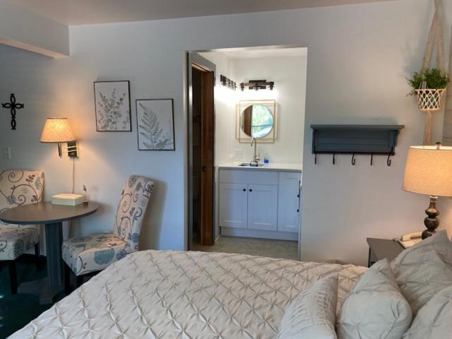 Moose Creek Lodge & Suites Cody Bilik gambar