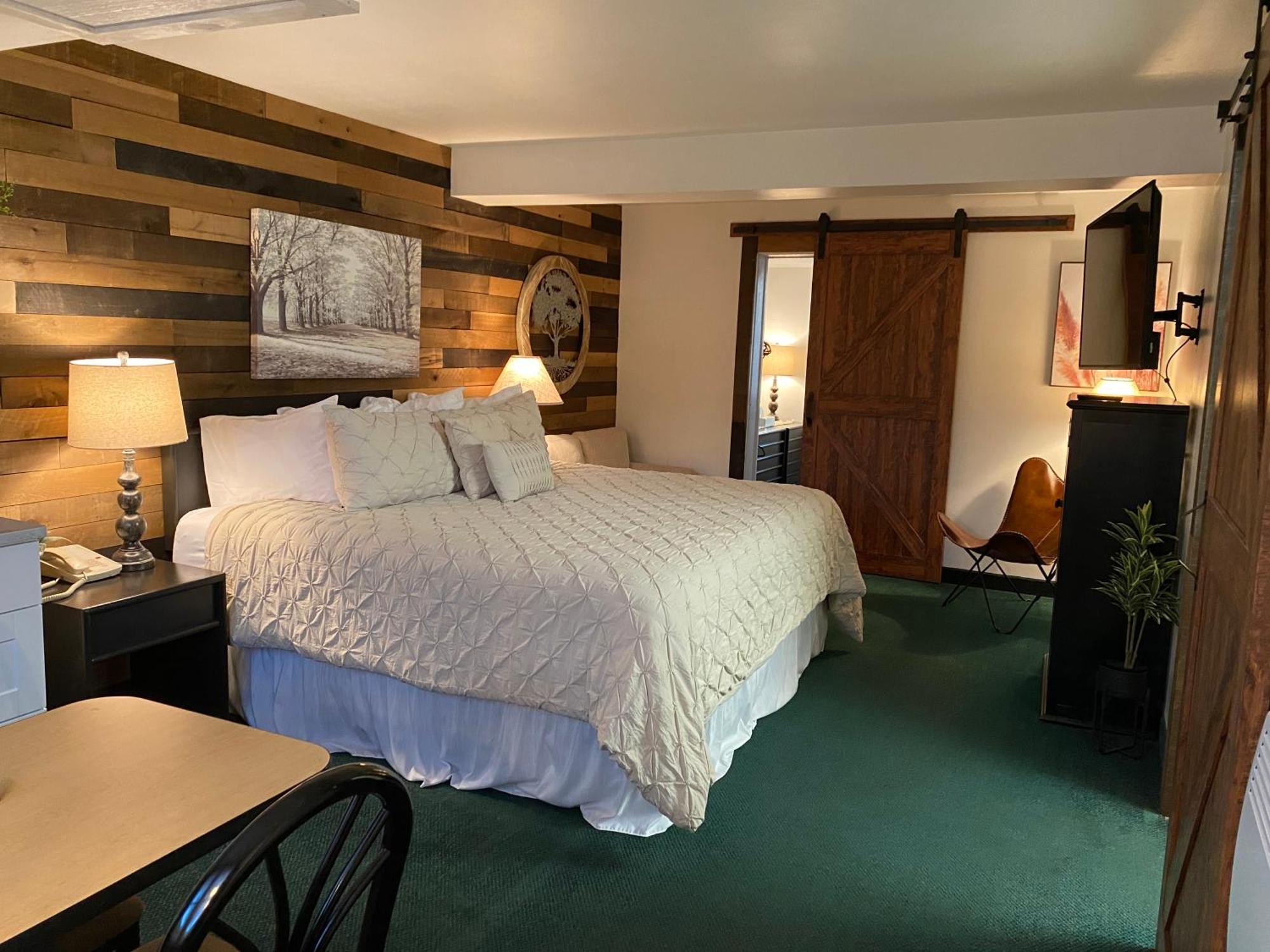 Moose Creek Lodge & Suites Cody Bilik gambar